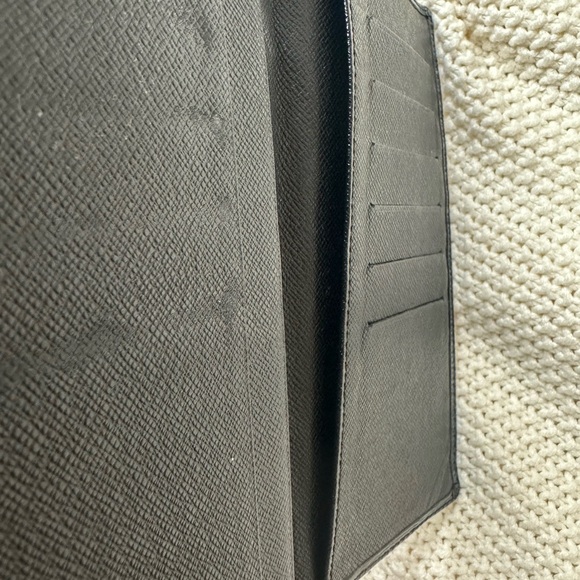 Authentic Louis Vuitton Epi leather brazza style bifold - Picture 3 of 10